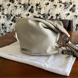 Michael Kors Leather Feedbag / Crossbody – Neutral Beige